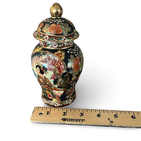 Vintage Japanese Satsuma Ginger Jar - Picture 8 of 9